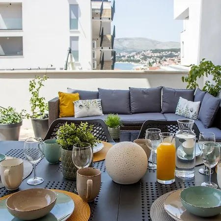 Luxury Casia With Heated Pool And Pleasent Terrace Apartment