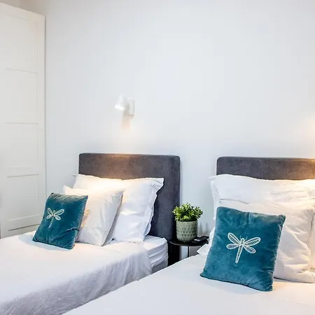 Luxury Casia With Heated Pool And Pleasent Terrace