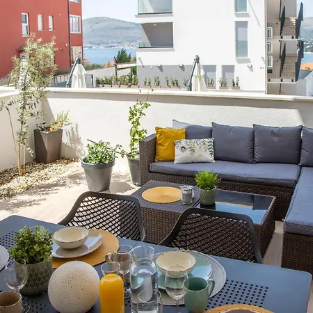 Apartment Luxury Casia With Heated Pool And Pleasent Terrace Trogir