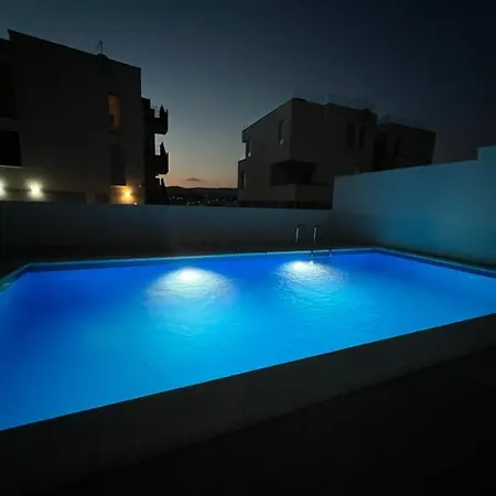 Luxury Casia With Heated Pool And Pleasent Terrace